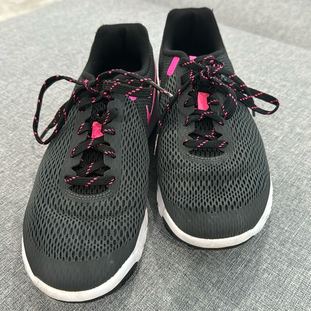 Women’s Nike Running Shoes -Sz 8